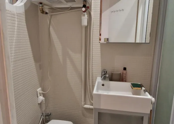 Michel Ange Homestay Paris